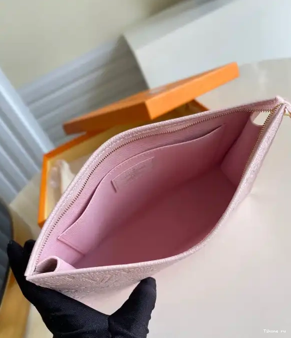 Cheap LOUIS VUITTON POCHETTE VOYAGE 0610